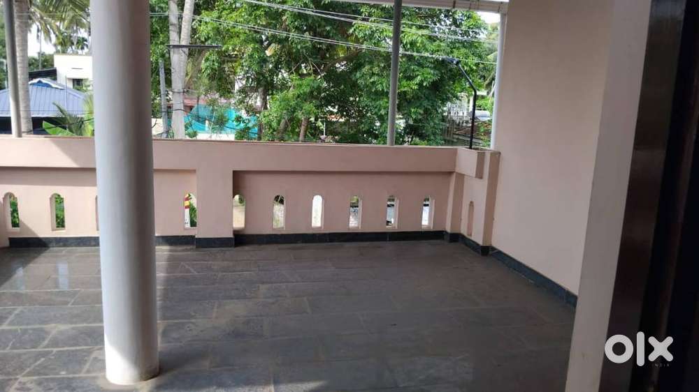 3 BHK INDEPENDENT HOUSE. UNFURNISHED. FOR FAMILY ONLY .