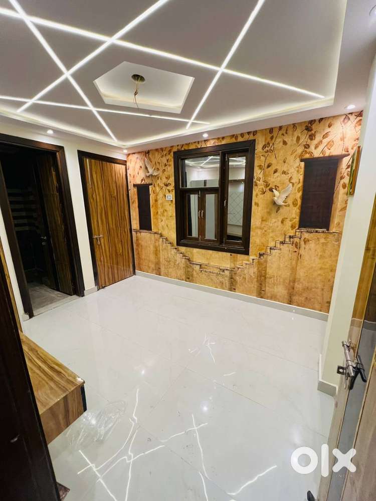 1 BHK near metro, prime location, main market, 200 units electricity f
