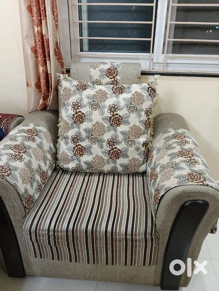 3+1+1 Sofa with cusions in Good condition