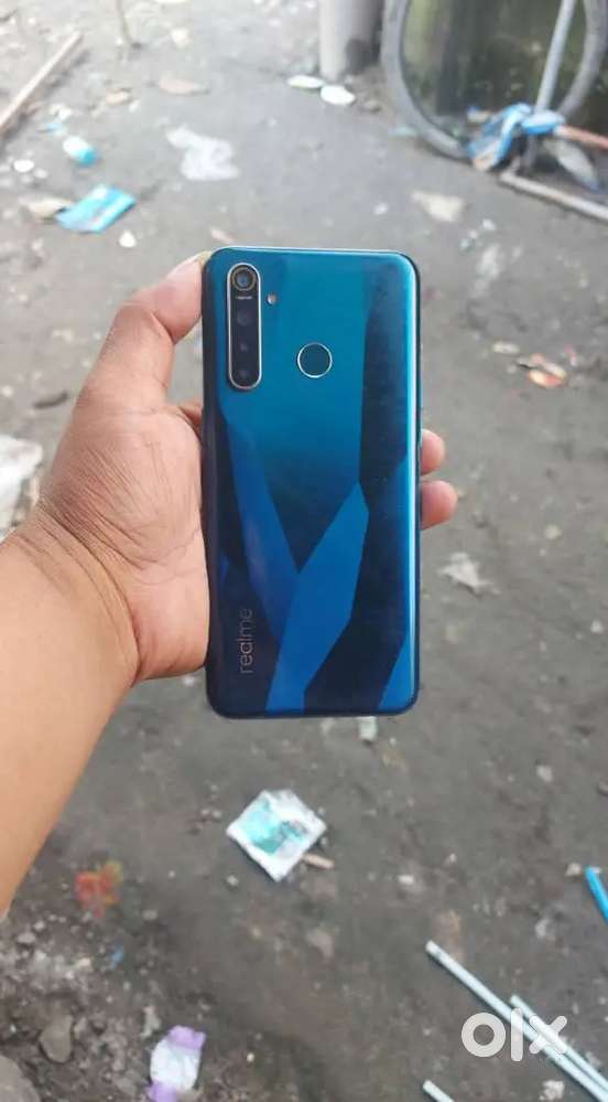 Realme 5 pro with bill&BOX 4/64GB in New condition.