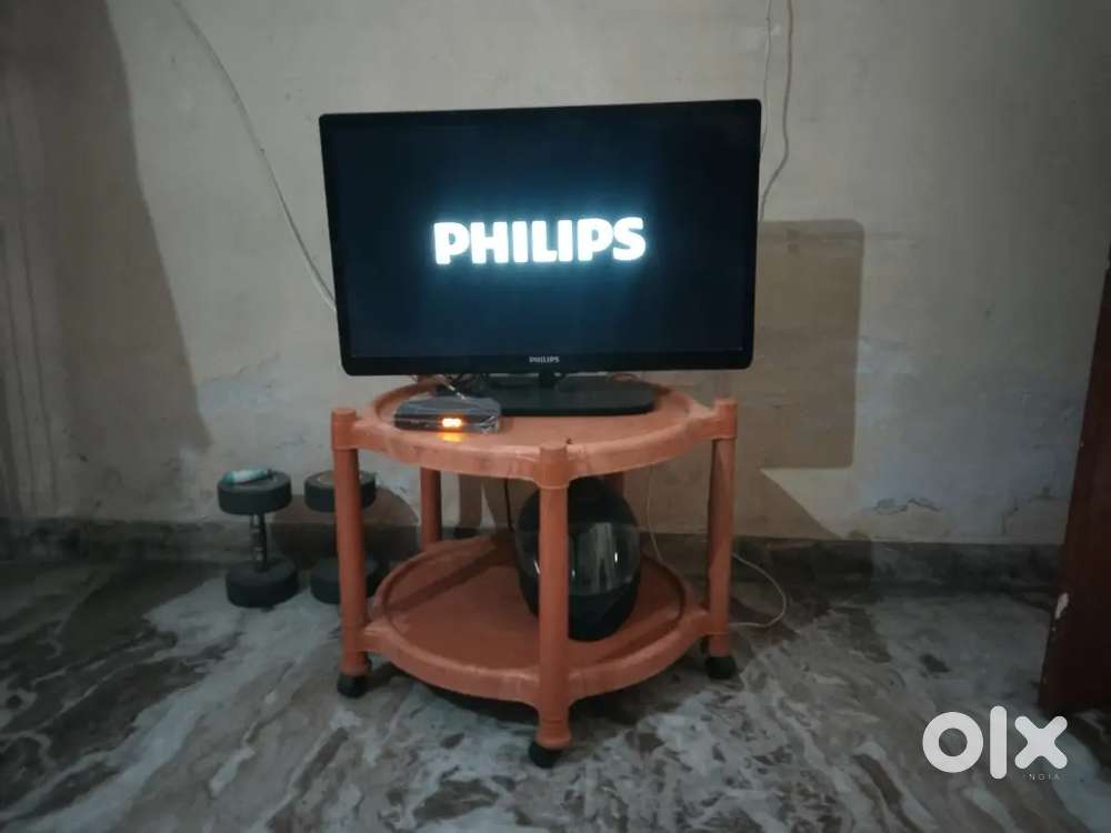 32 Inch Philips LCD TV (7 years old working good condition)