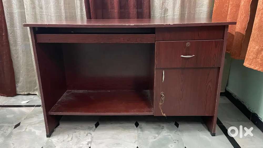 Computer table