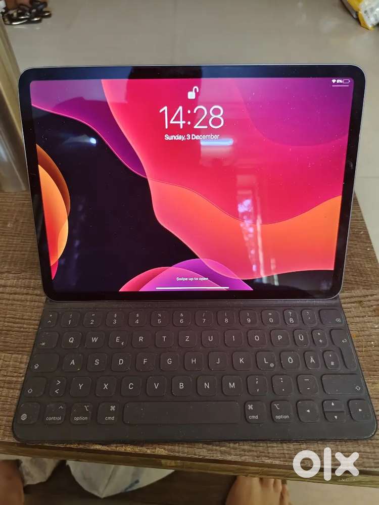 German iPad pro 11 256 GB Space grey with Apple keypad