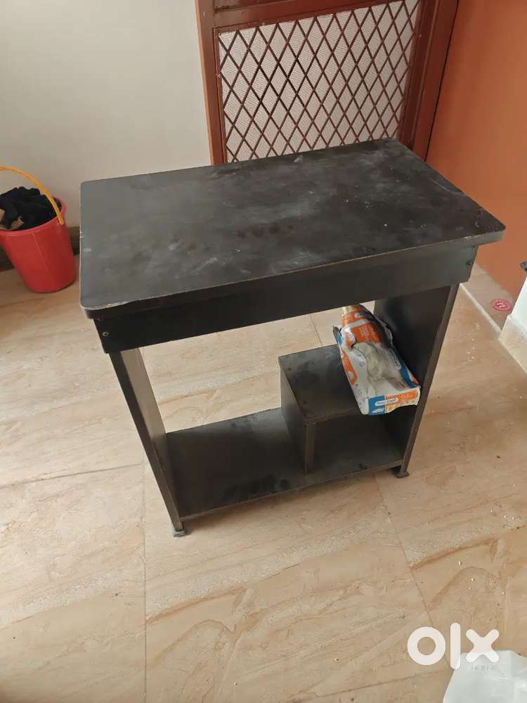 Computer table