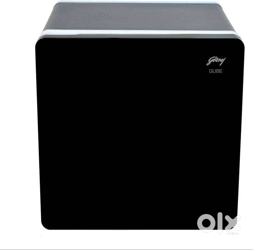 Godrej Qube 30 L (TEC HS Q103, Black)