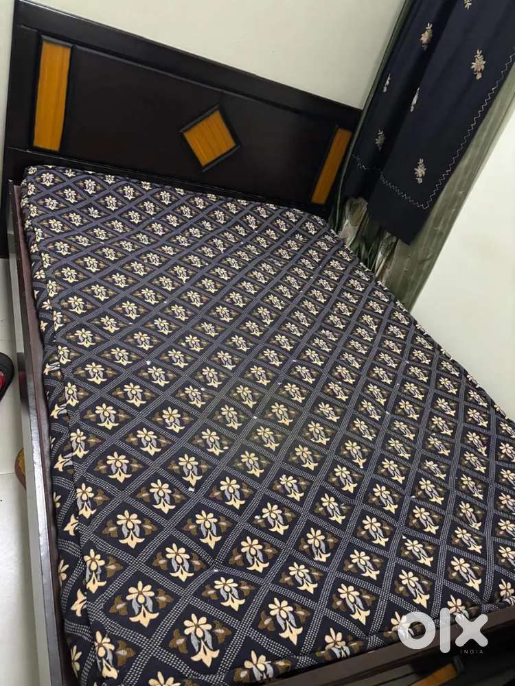 Queen size bed with mattress 6.5*5.5