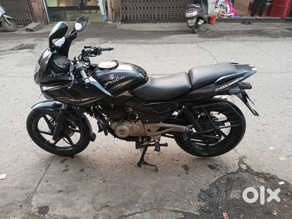 Bajaj Pulsar 220 2015