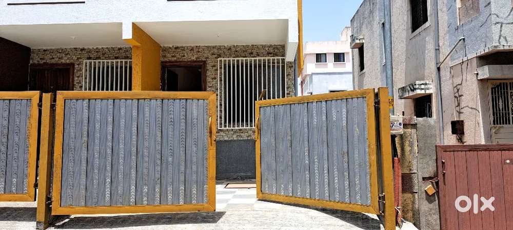 Luxurious row bunglow