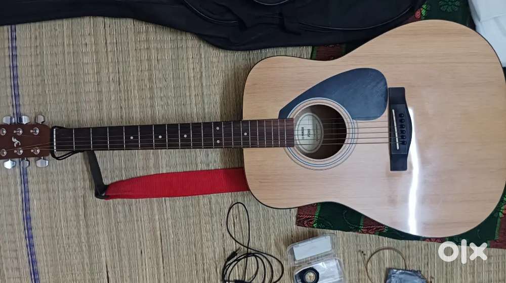Yamaha f280 acoustic guitar