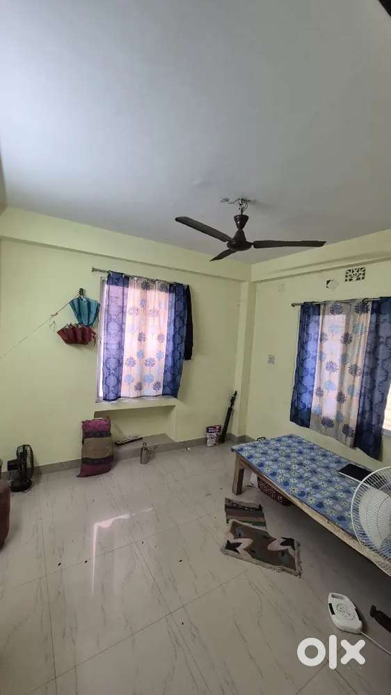 1 room is vacant in 2 bhk flat