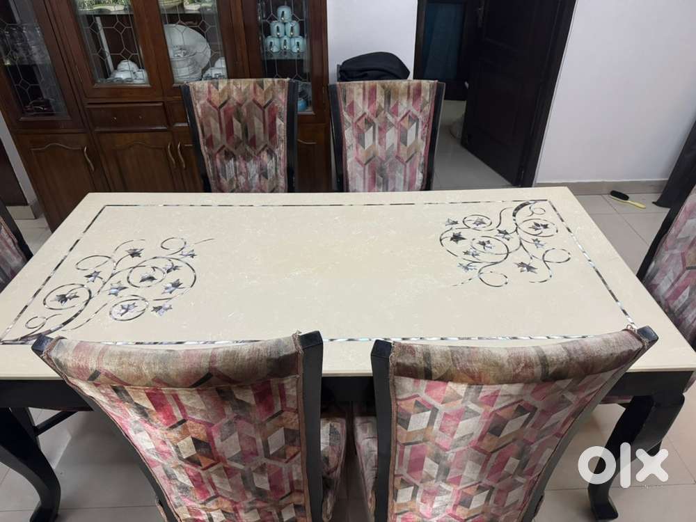 Dining Table with 6 chairs