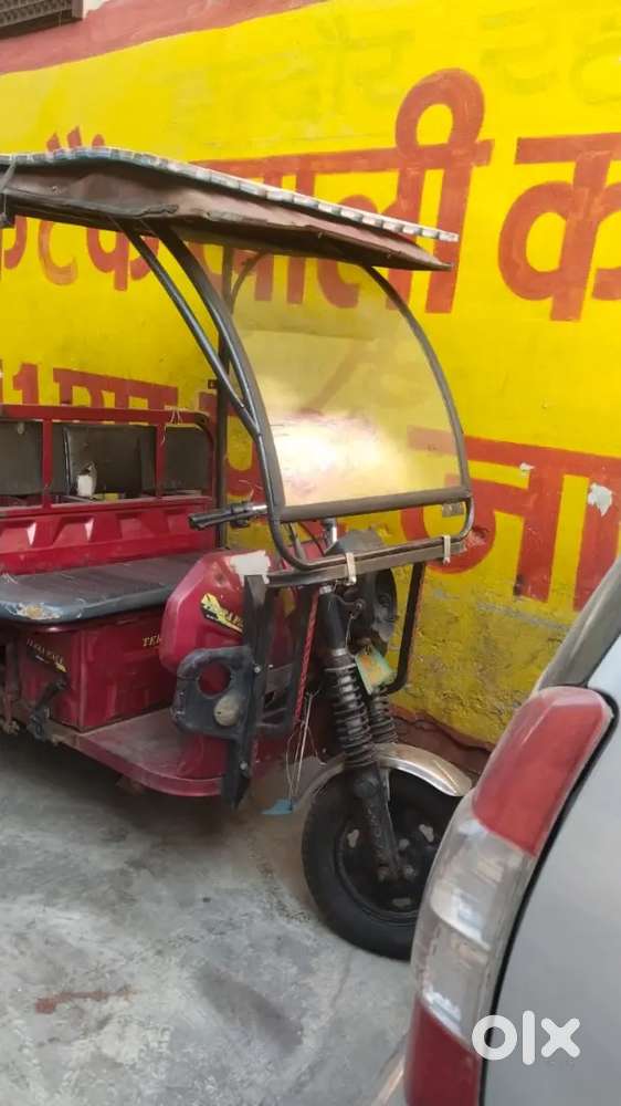 Red loading e rickshaw all parts are working fine