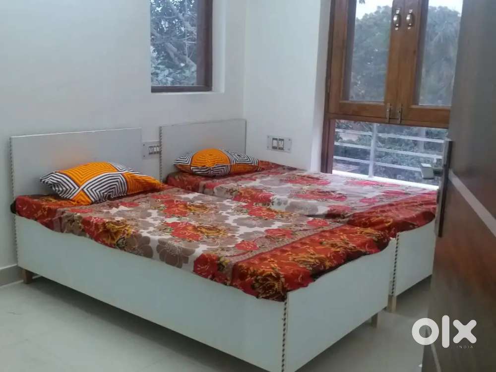 NO BROKERAGE! Paying Guest Accomodation for Boys with meals in Noida!