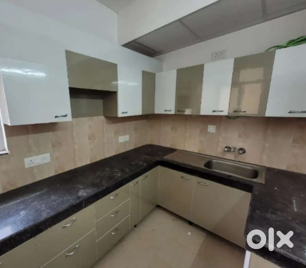 3 BHK Flat in Amrapali Centurian Park-Terrace Homes, Noida Extension.