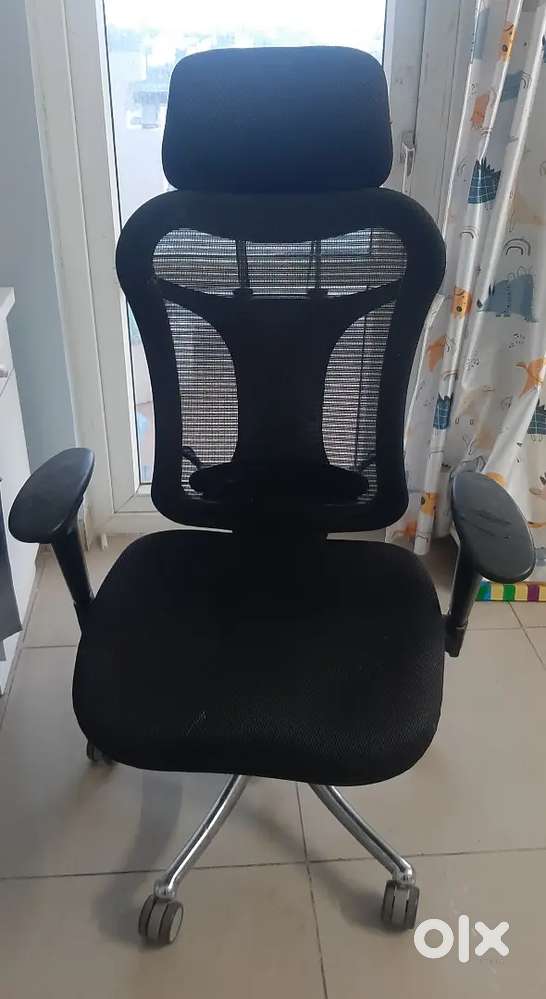 Rotating computer chair xl size. With wheels