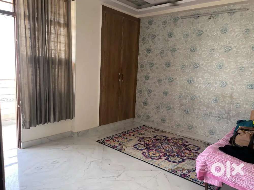 2 bhk flat availablefor girls