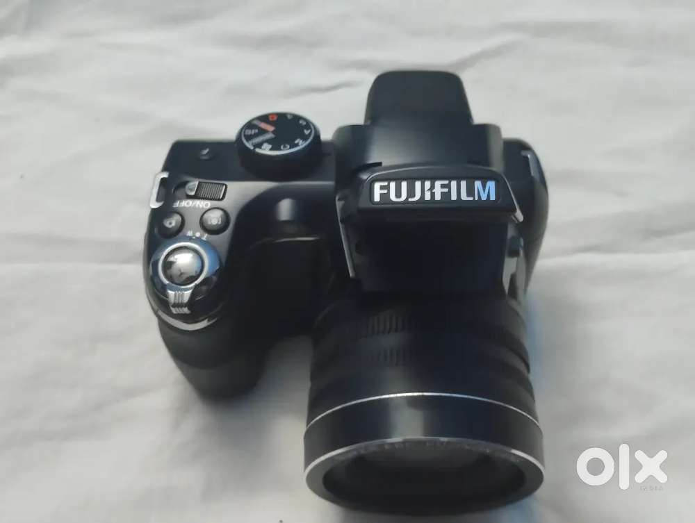 FUJIFILM FinePix Superzoom Camera - 30x Optical Zoom, Super EBC Lens