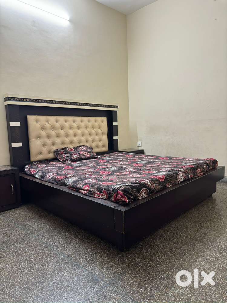 Fully furnished home with ac,chimney,filter,invertor,dybing table eyc