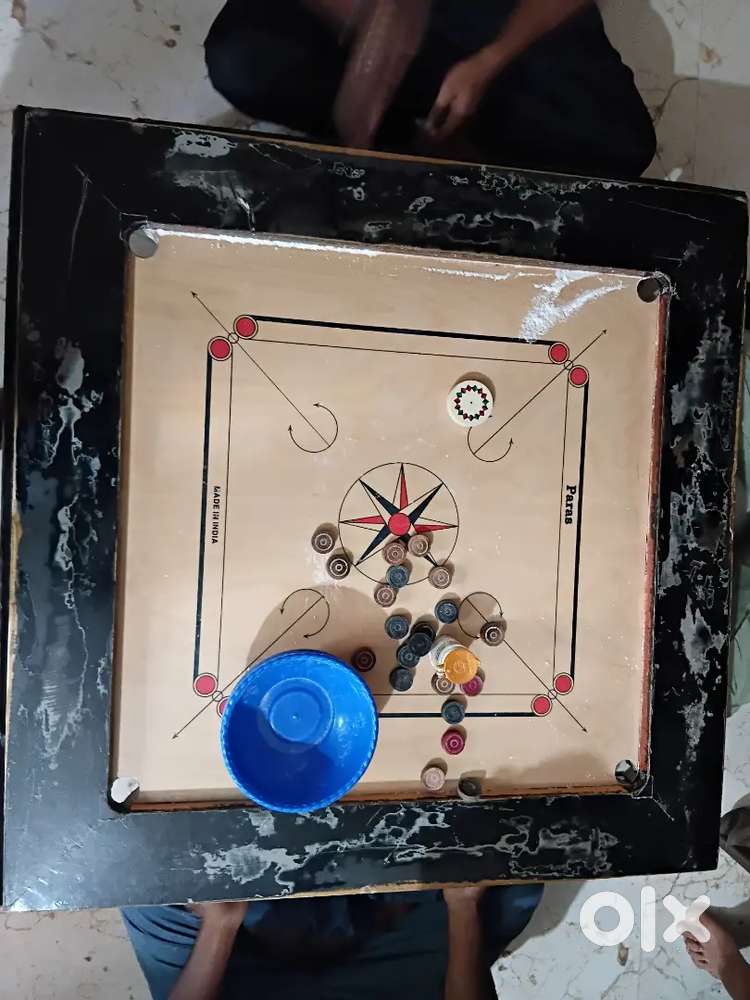Carrom board