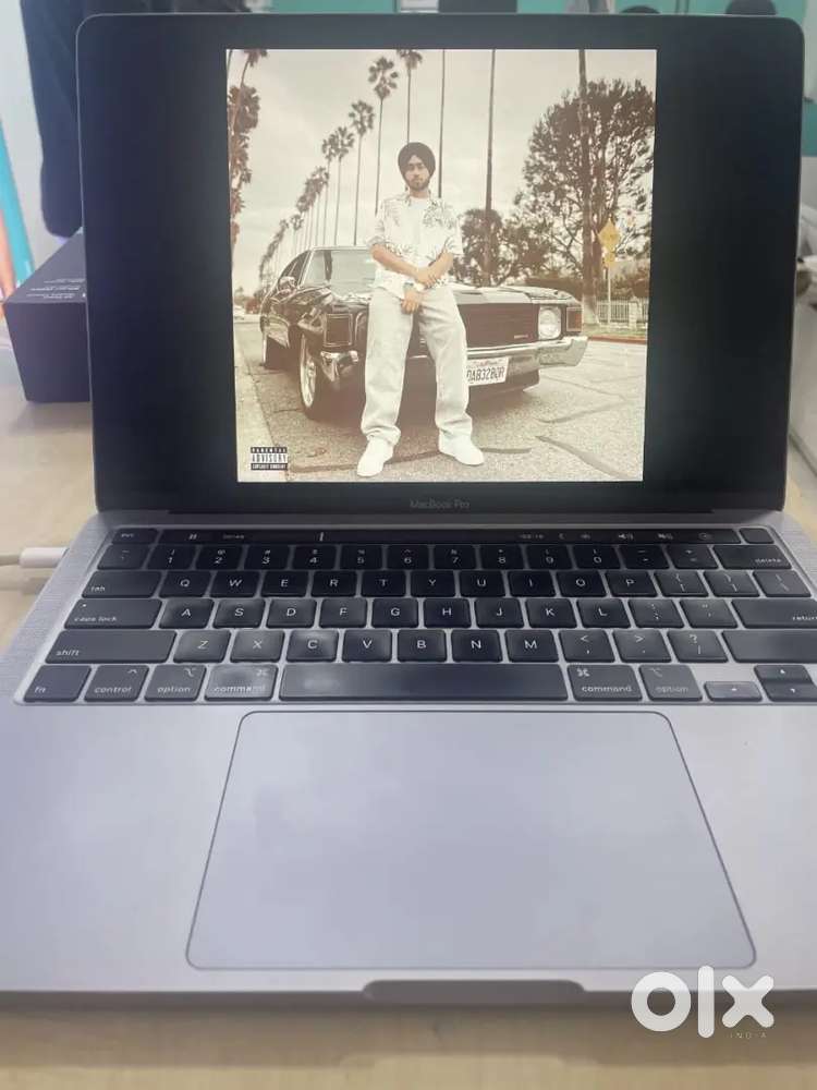 MacBook pro intalcore i5 8,512gb ssd