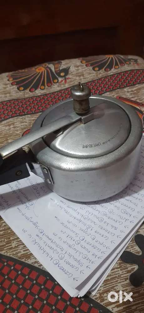 Grinder One pc & Hawkins pressure cooker