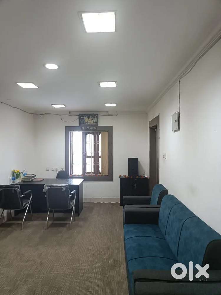 RECEPTIONIST & FRONT OFFICE (female)