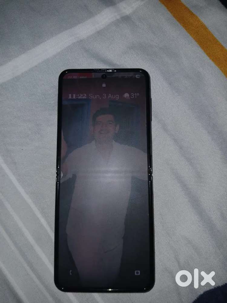 Samsung zflip 4 256 gb one month old