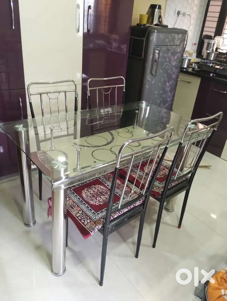 Dinning table with 4 chair