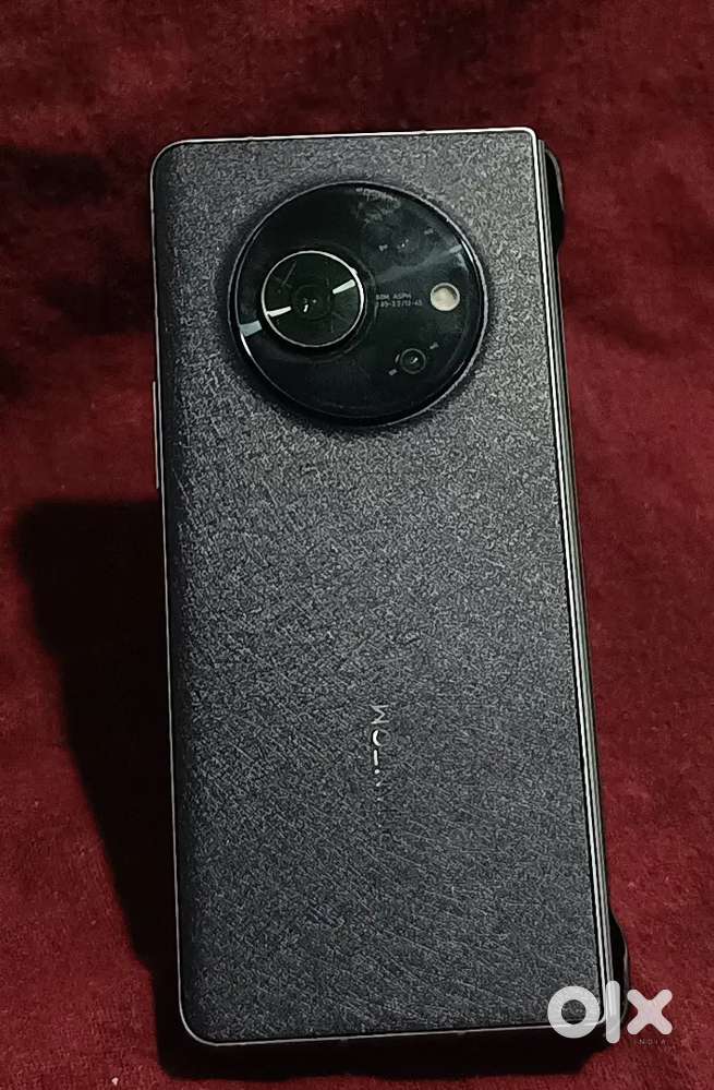 Phantom V fold 12gb Ram 256 Gb storage &(expandable)