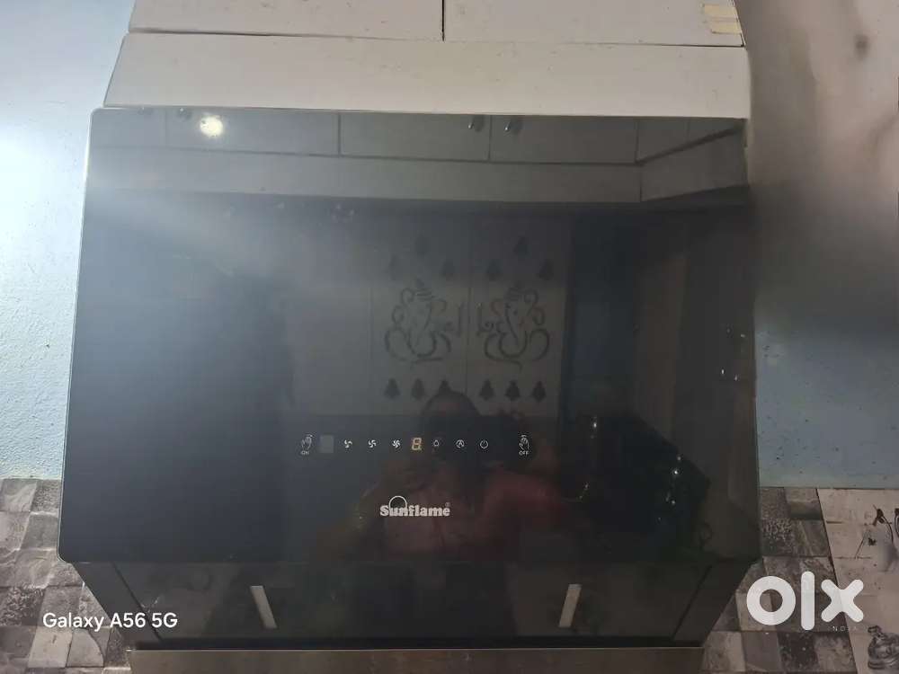 “Sunflame Auto Clean Chimney 90cm – Good Suction, Well Maintained”