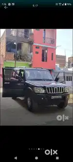 स्कार्पिओ ब्लैक कलर