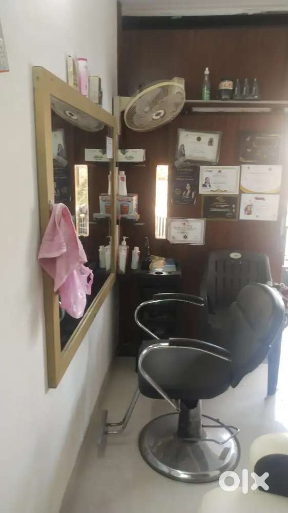 Shop for sale small shop 1300000 urgently