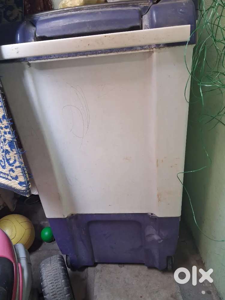 Whirlpool Semi automatic washing machine