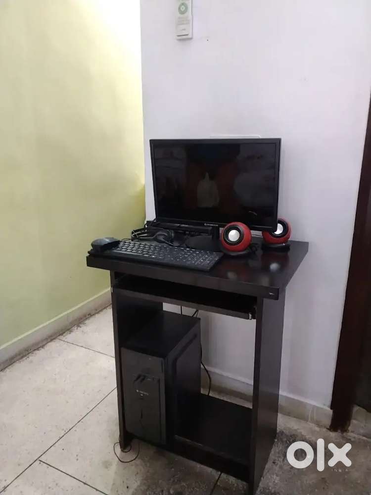 Desk .top with 2 speaker