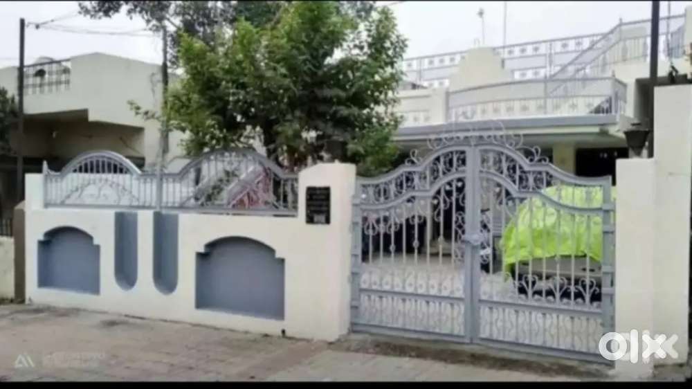 शहराच्या मध्यवस्तीत आकर्षक बंगला अर्जंट विकणे आहे. (1625 Sq. Feet)