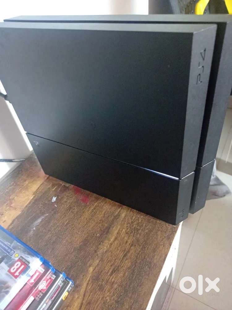 Sony playstation 4 gaming console