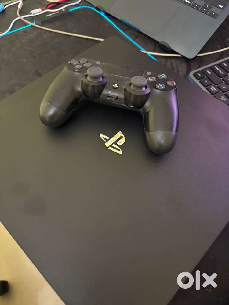 PS4 PRO 1TB gaming console with one controller
