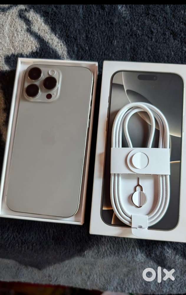 IPhone 16 pro max  (natural titanium) 256 gb good condition