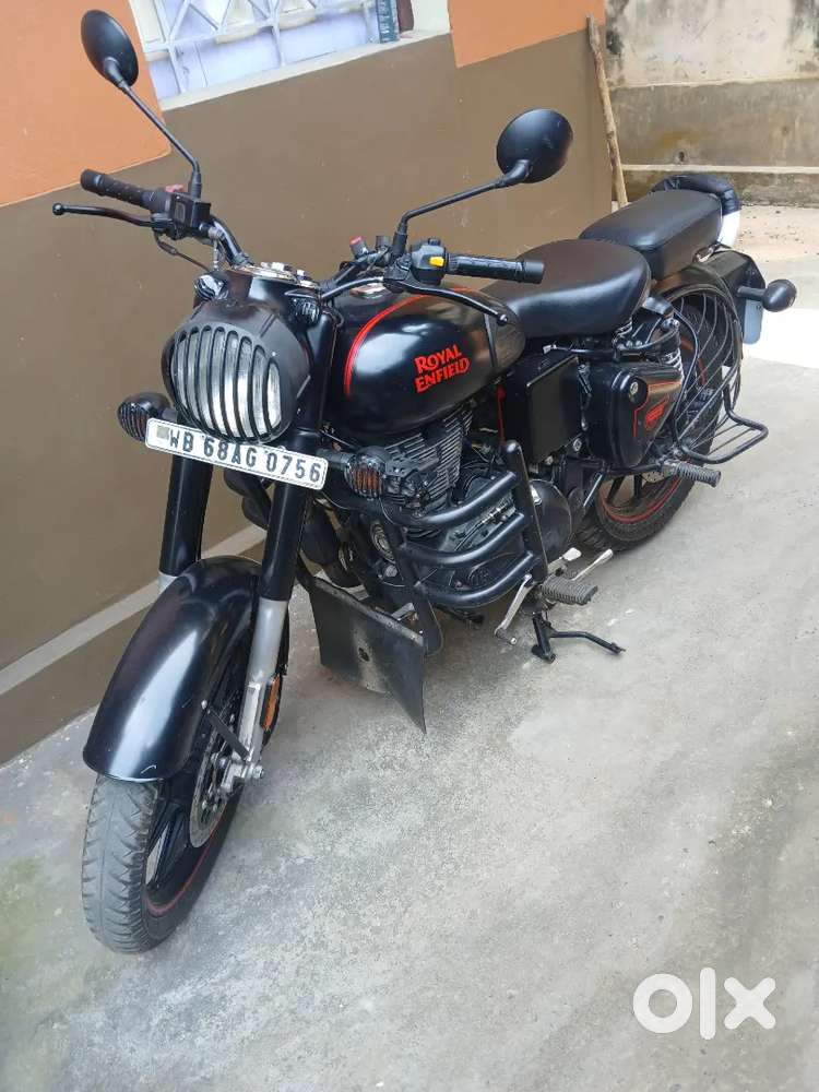 Royal Enfield classic 350 stealth black