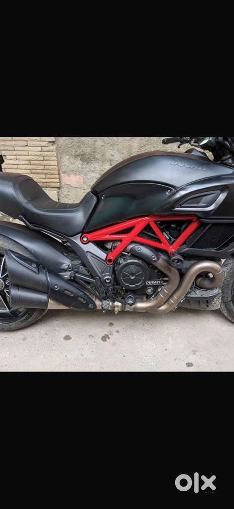 Ducati diavel dark