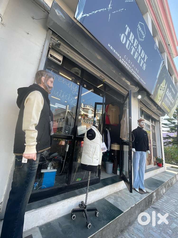 Helper chiye clothing store ke liye