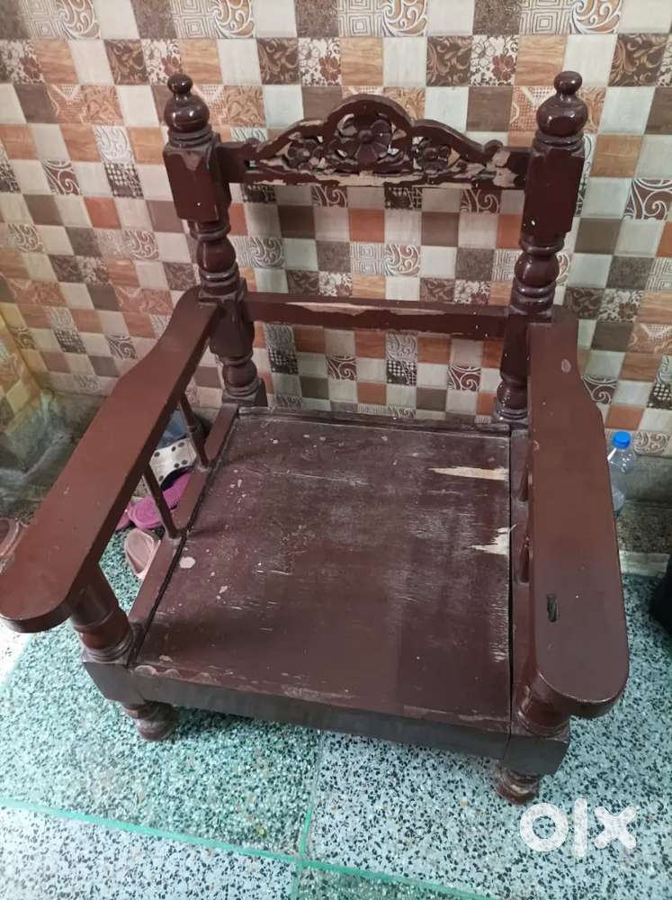 Sofa set with gada cover all 1 year old good condition.