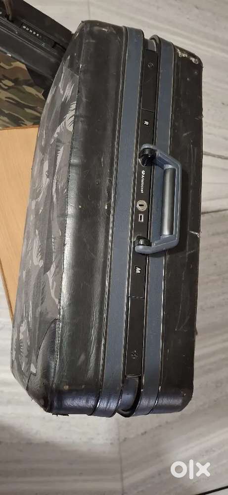 Two suits case one big size and one  medium size