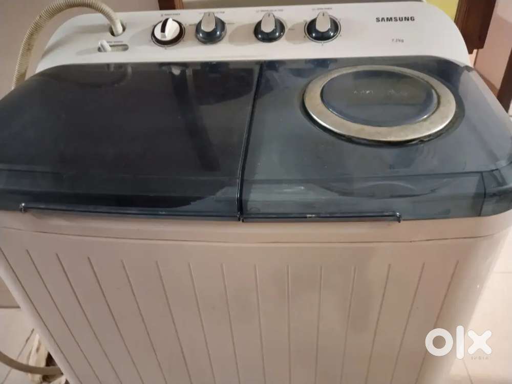 Semi automatic SAMSUNG washing Machine for resale in a good condition