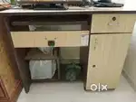 Computer table