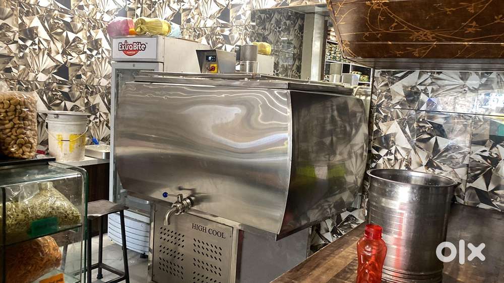 Milk refrigerator