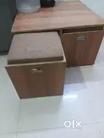 Table with 4 stool