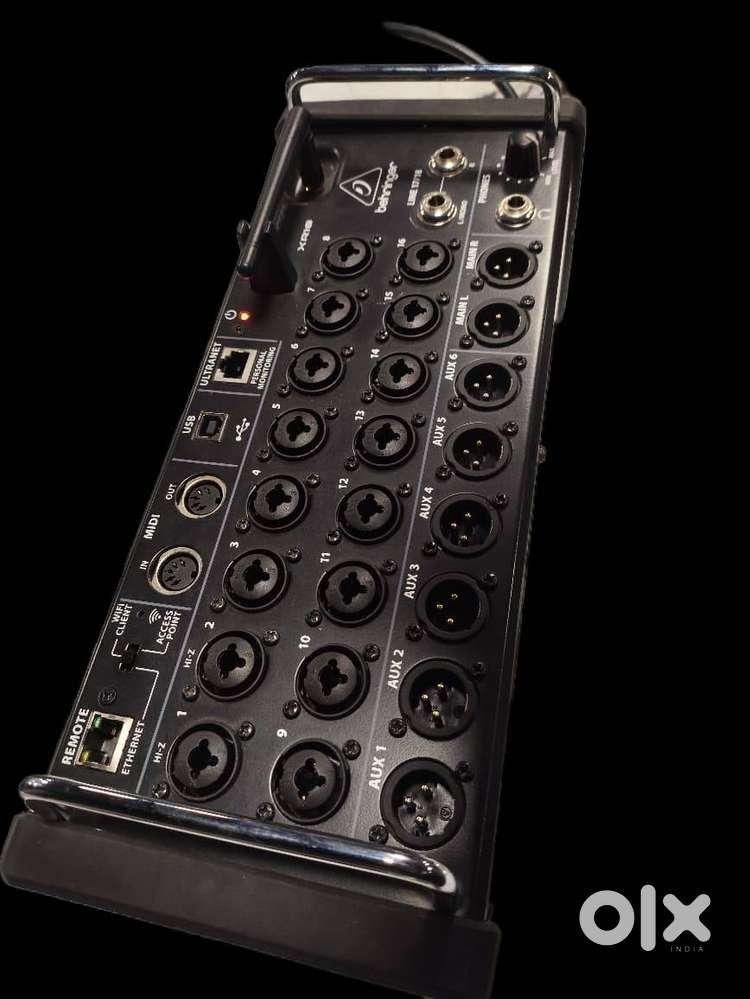 Digital audio mixer (behringer)