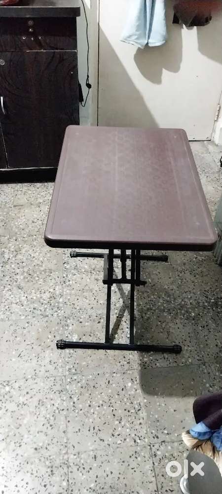 2 chairs and 1 table