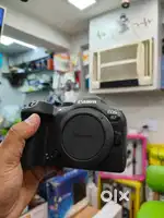 Canon EOS R7 good condition only body with bag strap charger and batt